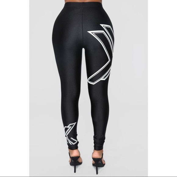 So Xtra Graphic Print Leggings - Black - Picture 6 of 7